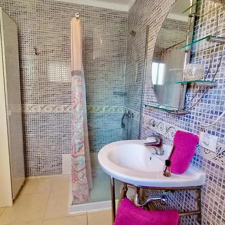 A Bed In Wonderland Apartment
